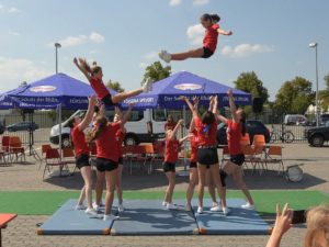 Cheerleader beim Auftritt in Fulda-Münsterfeld