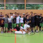 Ultimate Frisbee Abteilung beim Training. Gruppenbild