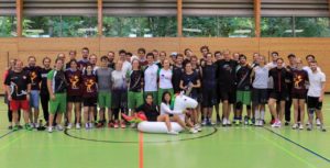 Ultimate Frisbee Abteilung beim Training. Gruppenbild